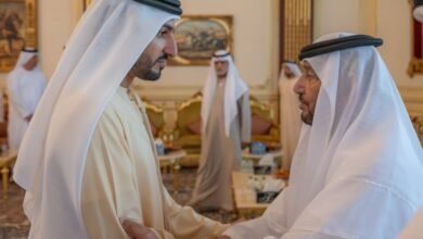راشد بن حميد يقدم واجب العزاء في وفاة حرم محمد بن بطي آل حامد