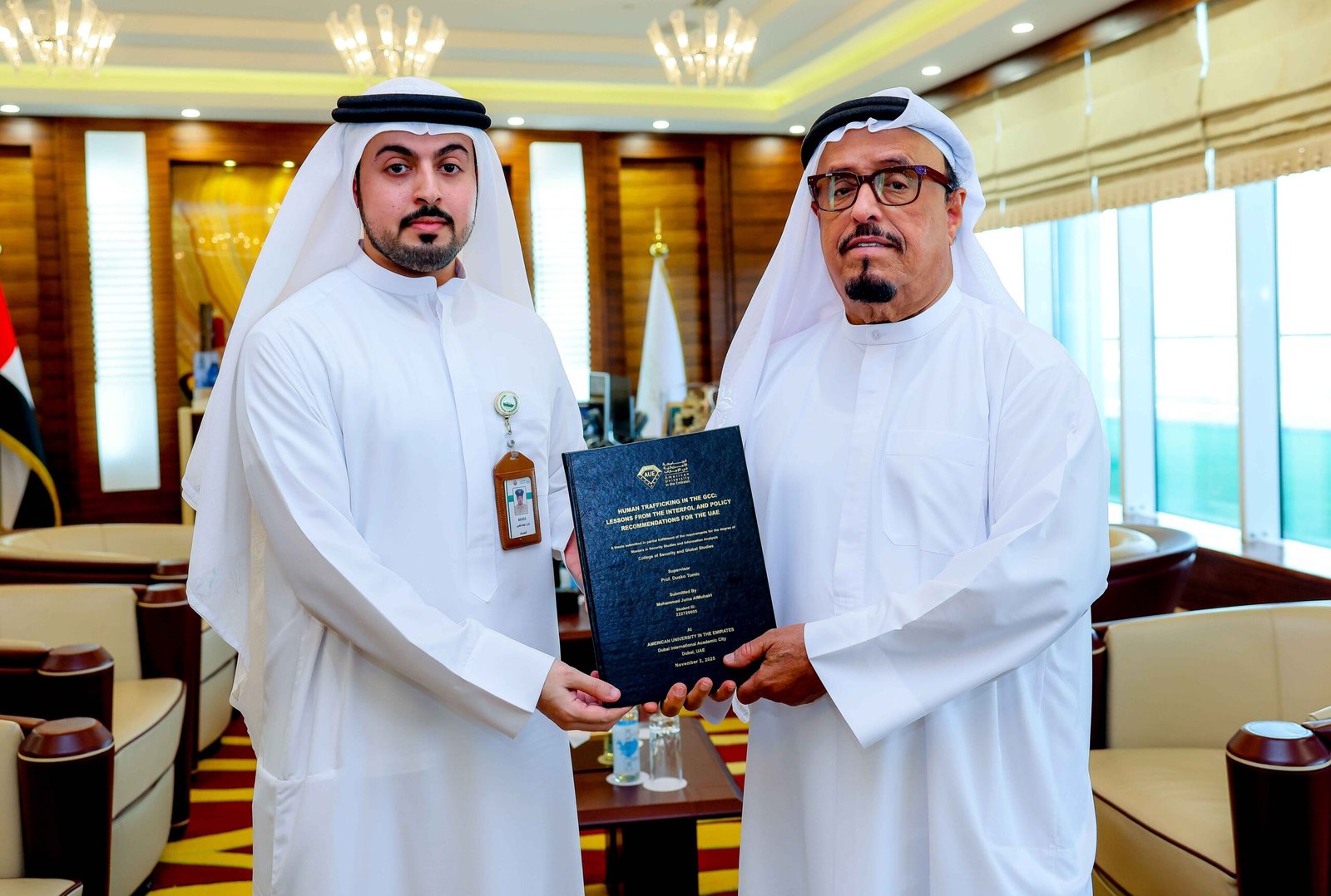 ضاحي خلفان يتسلم رسالة ماجستير حول مكافحة جرائم الاتجار بالبشر بالتعاون مع الانتربول 1 ضاحي خلفان