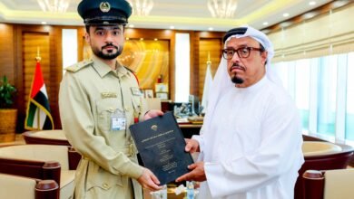 الفريق ضاحي خلفان يتسلم رسالة ماجستير حول دور الإنتربول في مكافحة جرائم الذكاء الاصطناعي 4 ضاحي خلفان