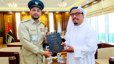 الفريق ضاحي خلفان يتسلم رسالة ماجستير حول الوساطة الجزائية والعدالة الرضائية في التشريع الإماراتي 8 الفريق ضاحي