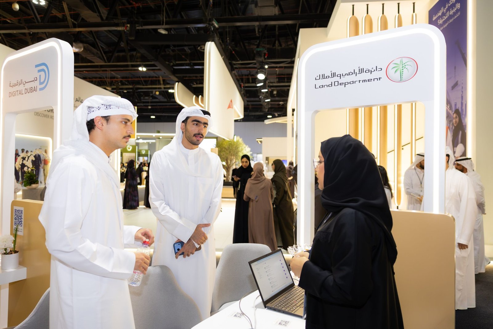 «أراضي دبي» تستقطب الكفاءات الوطنية لاستكشاف فرص القطاع العقاري في «رؤية 2026» 1 أراضي دبي