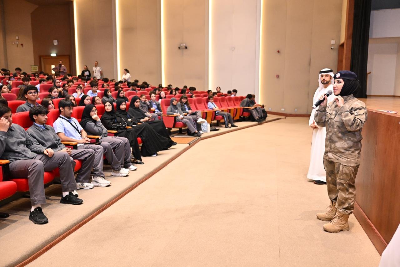 شرطة أبوظبي تعزز وعي طلبة المدارس بمخاطر المخدرات والجرائم الإلكترونية 1 شرطة أبوظبي