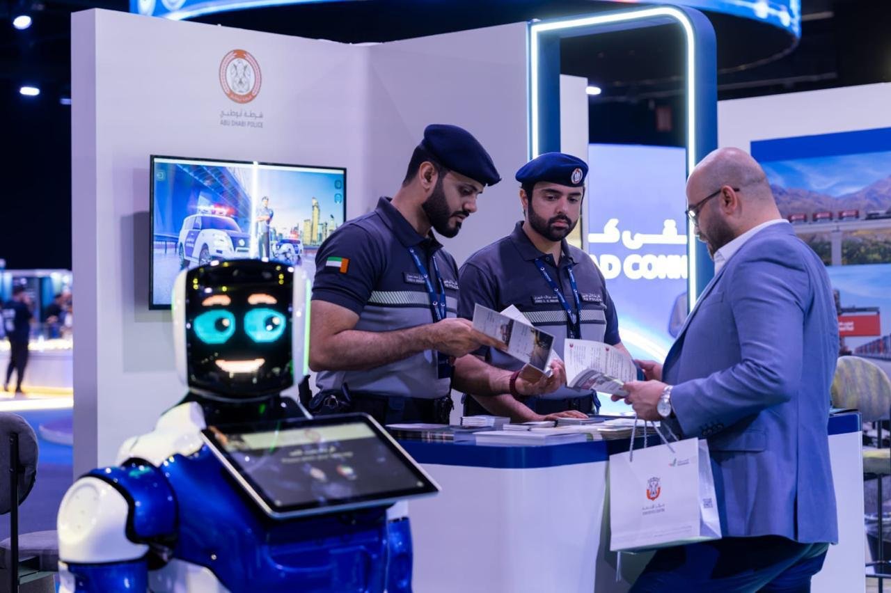شرطة أبوظبي تعزز الوعي المروري في ملتقى "كيزاد 2026" 1 شرطة أبوظبي
