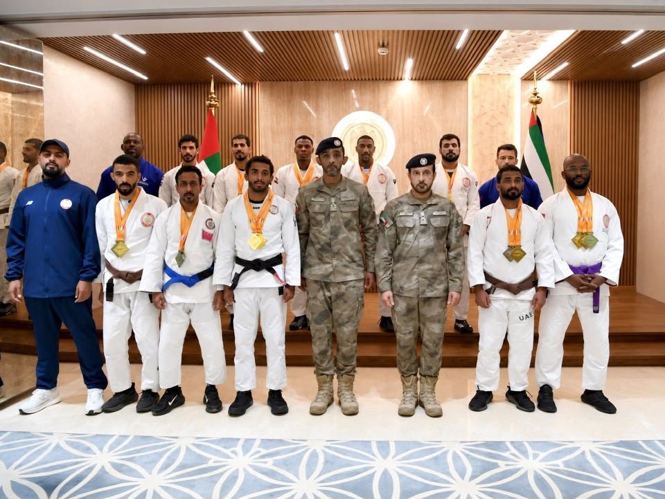 قائد عام شرطة أبوظبي يستقبل منتخبي الجوجيتسو والترايثلون الحاصلين على بطولة بولندا وألمانيا الدولية 1 شرطة أبوظبي