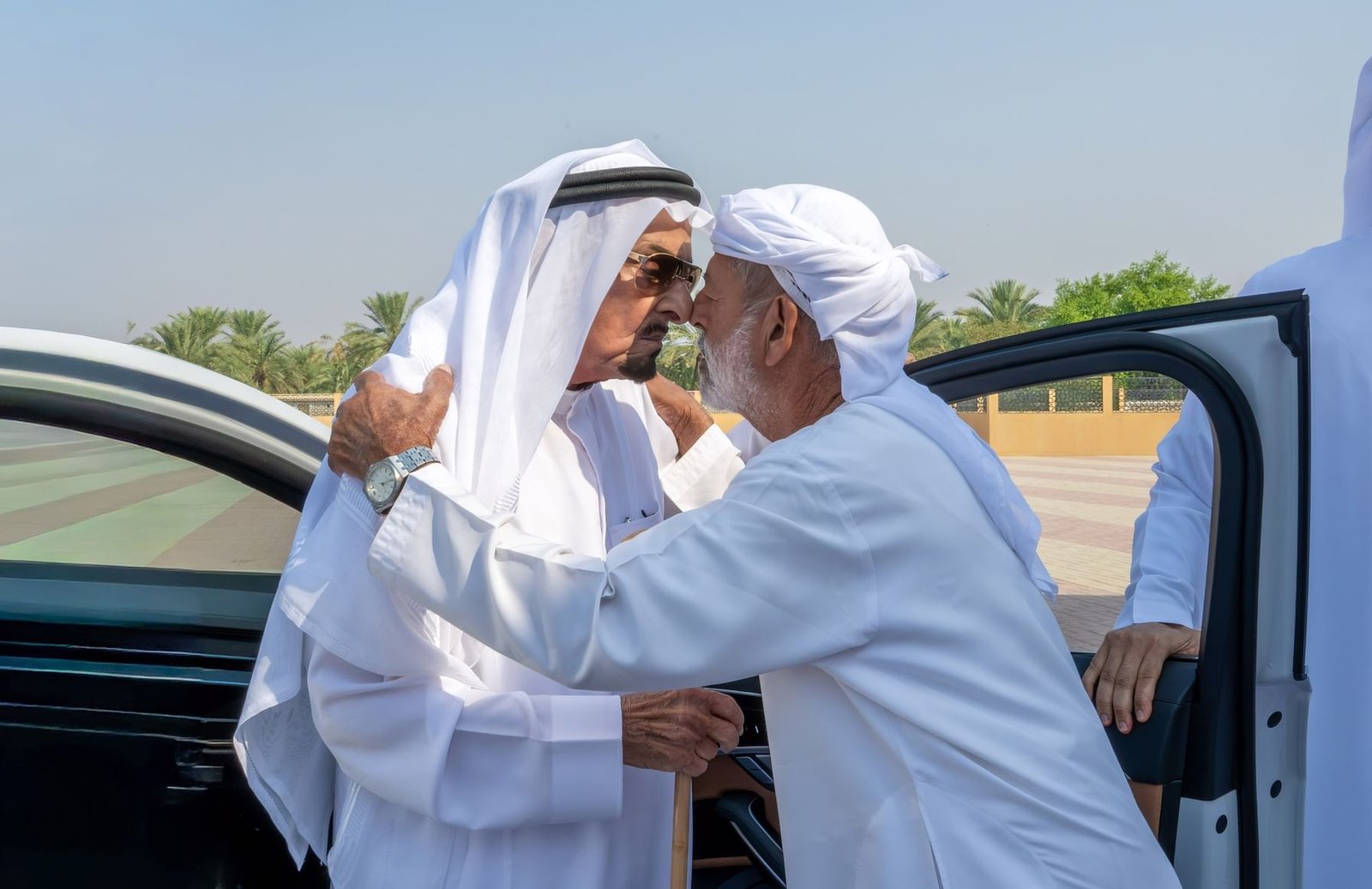حميد بن راشد يقدم واجب العزاء في وفاة محمد علي السويحي 1 حميد بن راشد