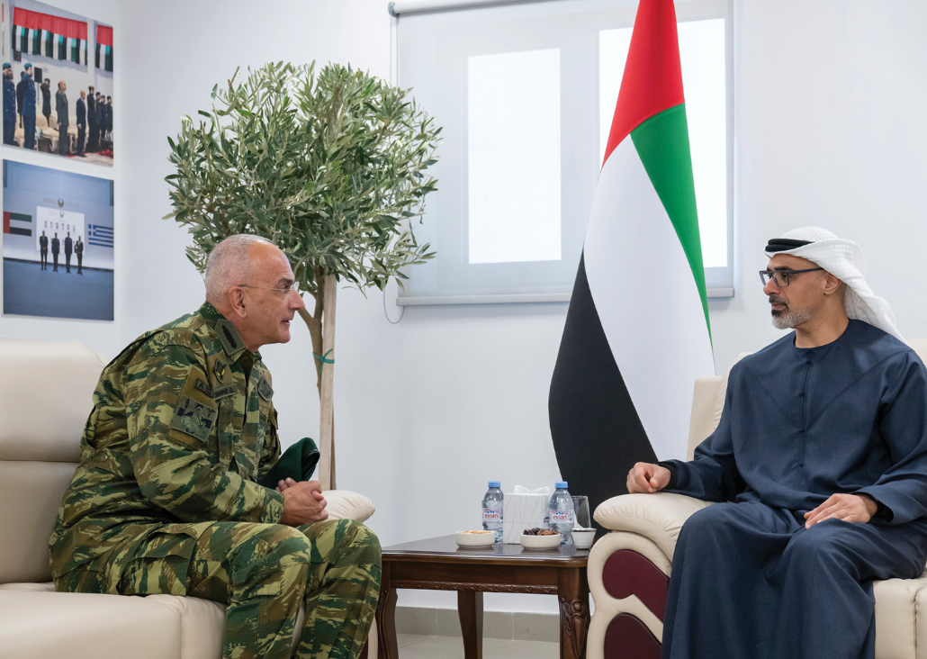 خلال زيارته الرسمية إلى جمهورية اليونان.. ولي عهد أبوظبي يزور مركز التدريب والتأهيل الفني ويلتقي عدداً من الطلبة العسكريين الإماراتيين 1 ولي عهد أبوظبي