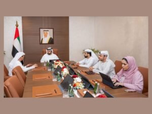 محمد الشرقي يطّلع على نتائج برنامج المتسوق السري بالفجيرة ويؤكد أهمية تطوير العمل الحكومي