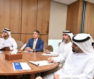 شرطة أبوظبي تطّلع وفد «التنمية الاقتصادية» على أفضل الممارسات المؤسسية