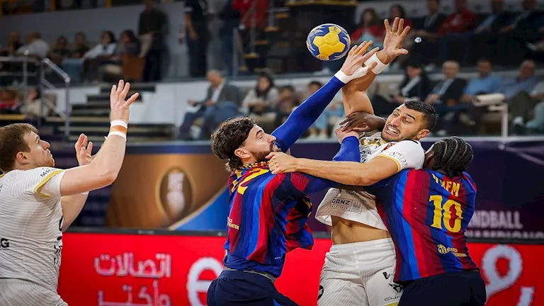 فيزبريم المجري يجرد برشلونة من كأس العالم لليد 1 فيزبريم المجري يجرد برشلونة من كأس العالم لليد