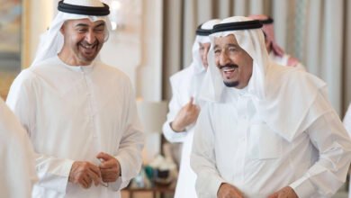 رئيس الدولة يهنئ خادم الحرمين بعد تتويج السعودية
