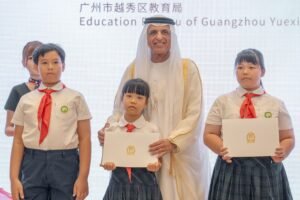 حاكم رأس الخيمة يكرّم في قوانغتشو 12 طالباً فازوا بمسابقة رسم عن الإمارة 2 حاكم رأس الخيمة يكرّم في قوانغتشو 12 طالباً فازوا بمسابقة رسم عن الإمارة