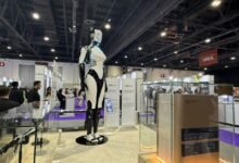 ‏"AIA Orbis" تطوّر من الإمارات أنظمة للقطاعات الحيوية وتستعرض روبوتاً بطول 3.5 متر