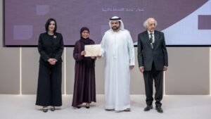 محمد الشرقي يشهد حفل تخريج طلاب برنامجَي «مدخل إلى عالم الفلسفة» و«مناهج البحث في العلوم الإنسانية» 2 محمد الشرقي يشهد حفل تخريج طلاب برنامجَي «مدخل إلى عالم الفلسفة» و«مناهج البحث في العلوم الإنسانية»