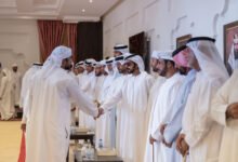 خليفة بن طحنون بن محمد وشخبوط بن نهيان يُقدِّمان واجب العزاء في وفاة سيف مبارك الخييلي 13 خليفة بن طحنون