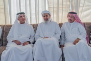 سعود بن صقر يعزي في وفاة إبراهيم حميد بن هاشل الطنيجي