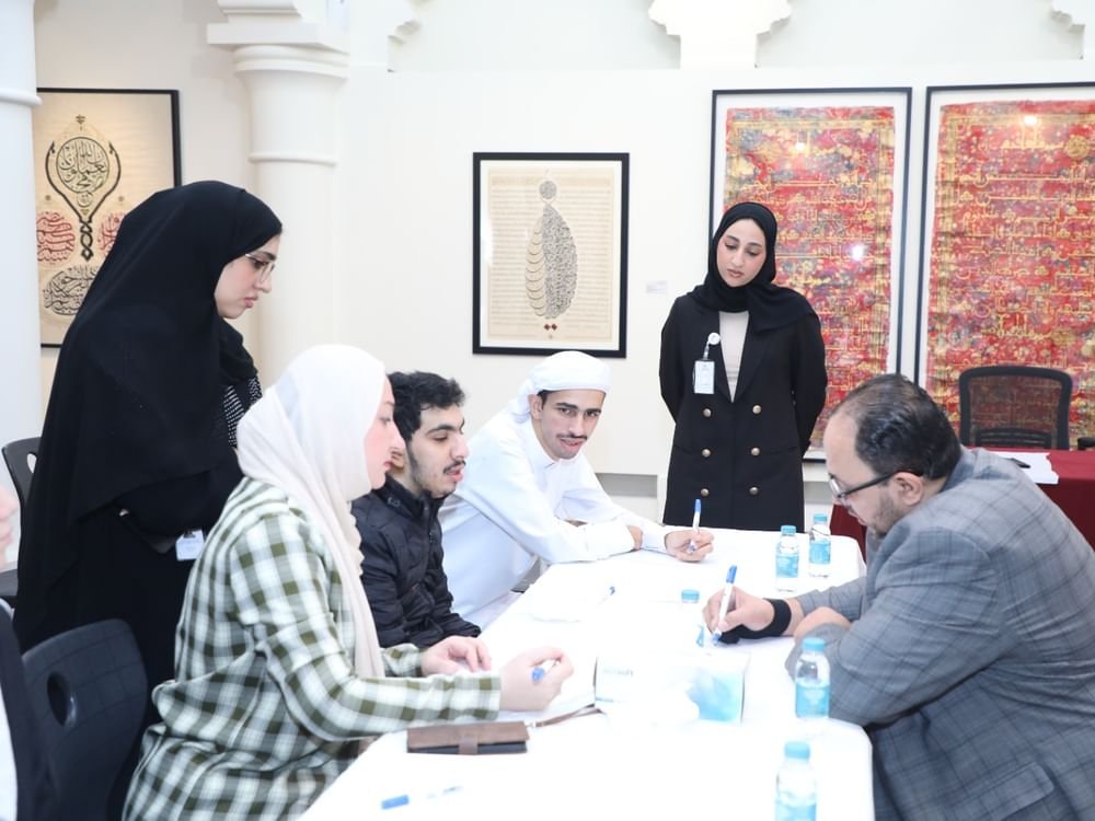 طلبة مدينة الشارقة للخدمات الإنسانية يزورون ساحة الخط 1 طلبة مدينة الشارقة للخدمات الإنسانية يزورون ساحة الخط