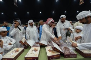 «الظفرة للتمور» يواصل فعالياته و142600 درهم مبيعات مزاد التمور 4 «الظفرة للتمور» يواصل فعالياته و142600 درهم مبيعات مزاد التمور