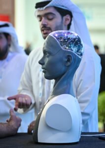 قمة أبوظبي للذكاء الاصطناعي 2026: قادة العالم يرسمون ملامح مستقبل الروبوتات وتطوير الكفاءات