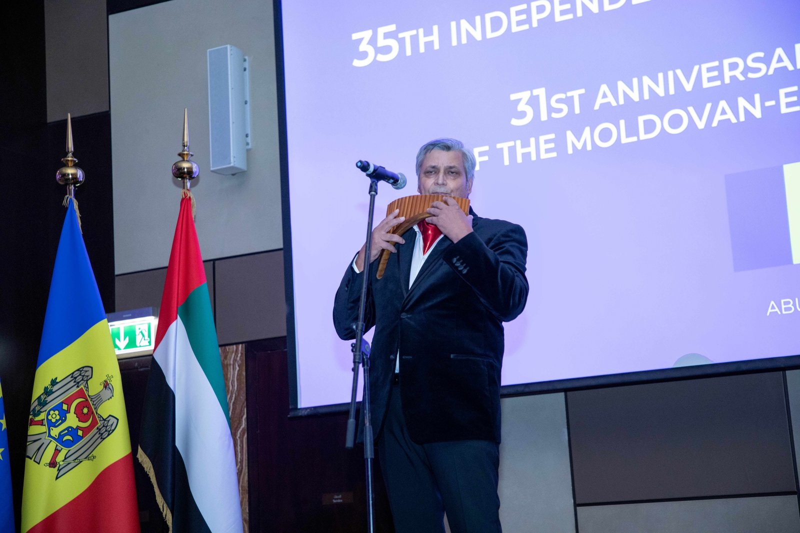 كونستانتين موسكوفيتشي.. «ناي مولدوفا» يعزف في أبوظبي 1 كونستانتين