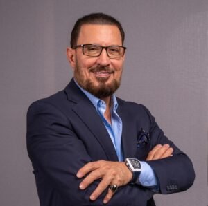 الدكتور عبد السلام الطائي.. أكثر من 35 عاماً من الخبرة والريادة في مسيرة رعاية السمنة في دبي وأبوظبي