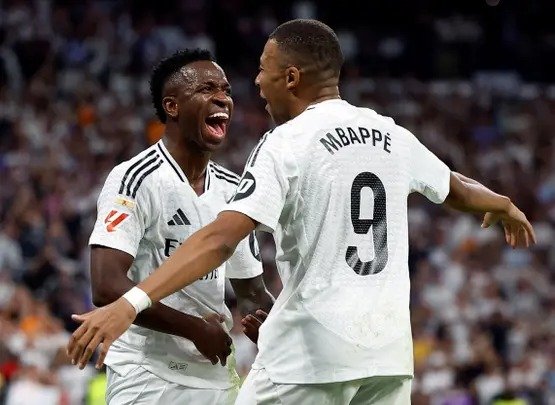 لاعب برشلونة السابق يصدم مبابي من أجل فينيسيوس 1 لاعب برشلونة السابق يصدم مبابي من أجل فينيسيوس