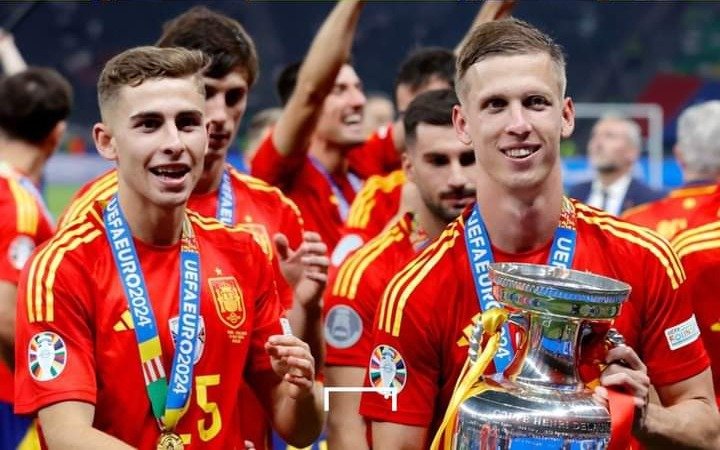 توظيف ثنائي برشلونة يكشف اختلاف فليك مع مدرب إسبانيا 1 توظيف ثنائي برشلونة يكشف اختلاف فليك مع مدرب إسبانيا