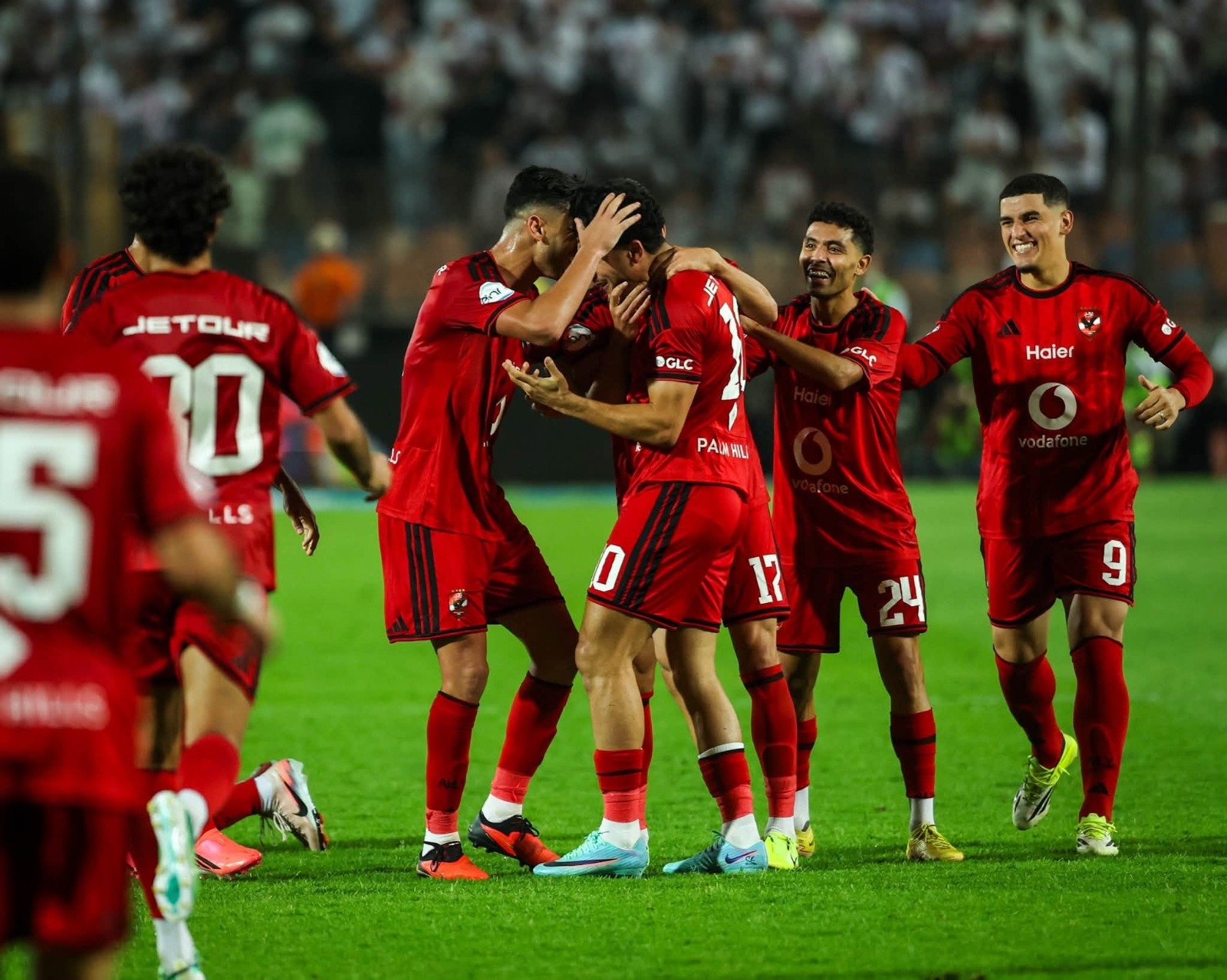 الأهلي يحسم القمة أمام الزمالك بثنائية مضيئة 1 الأهلي يحسم القمة أمام الزمالك بثنائية مضيئة
