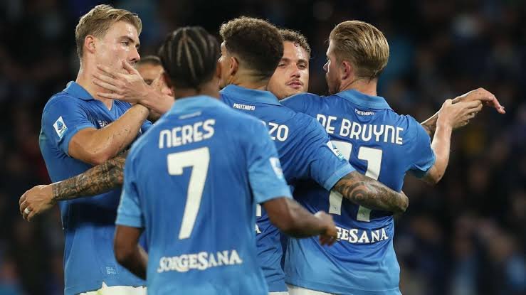 سلسلة ذهبية تساند نابولي لدهس فينيسيا في الدوري الإيطالي 1 سلسلة ذهبية تساند نابولي لدهس فينيسيا في الدوري الإيطالي