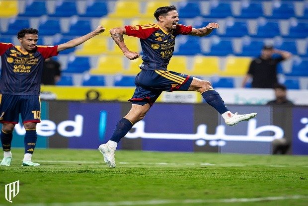 القادسية ينجو من فخ التعاون ويتصدر الدوري السعودي 1 القادسية ينجو من فخ التعاون ويتصدر الدوري السعودي