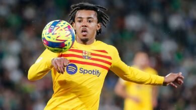 مدافع برشلونة يغيب أمام ديبورتيفو ألافيس 3 جوليس كوندي