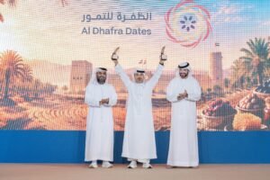 5085 كيلوجرام في مزاد التمور وإعلان الفائزين في «الشيشي» والعسل بالظفرة للتمور 5 5085 كيلوجرام في مزاد التمور وإعلان الفائزين في «الشيشي» والعسل بالظفرة للتمور