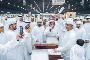 تتويج الفائزين بمزاينة الخلاص في «الظفرة للتمور» 3 تتويج الفائزين بمزاينة الخلاص في «الظفرة للتمور»