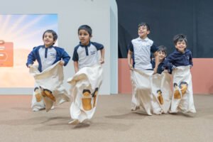 تتويج الفائزين بمزاينة "الزاملي" في سادس أيام مهرجان الظفرة للتمور