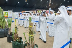 تتويج الفائزين بمزاينة الخلاص في «الظفرة للتمور» 2 تتويج الفائزين بمزاينة الخلاص في «الظفرة للتمور»