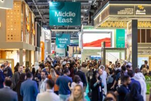 معرض سوق السفر العربي 2027 يعلن عن شعار "سفر بلا حدود" في ظل إعادة تشكيل تجارب السفر لمتطلبات المسافرين 2 معرض سوق السفر العربي 2027 يعلن عن شعار "سفر بلا حدود" في ظل إعادة تشكيل تجارب السفر لمتطلبات المسافرين