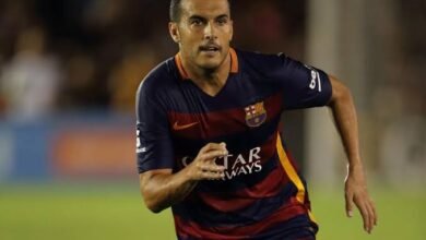 جماهير الكامب نو تحتفي بأسطورة برشلونة بعد الاعتزال