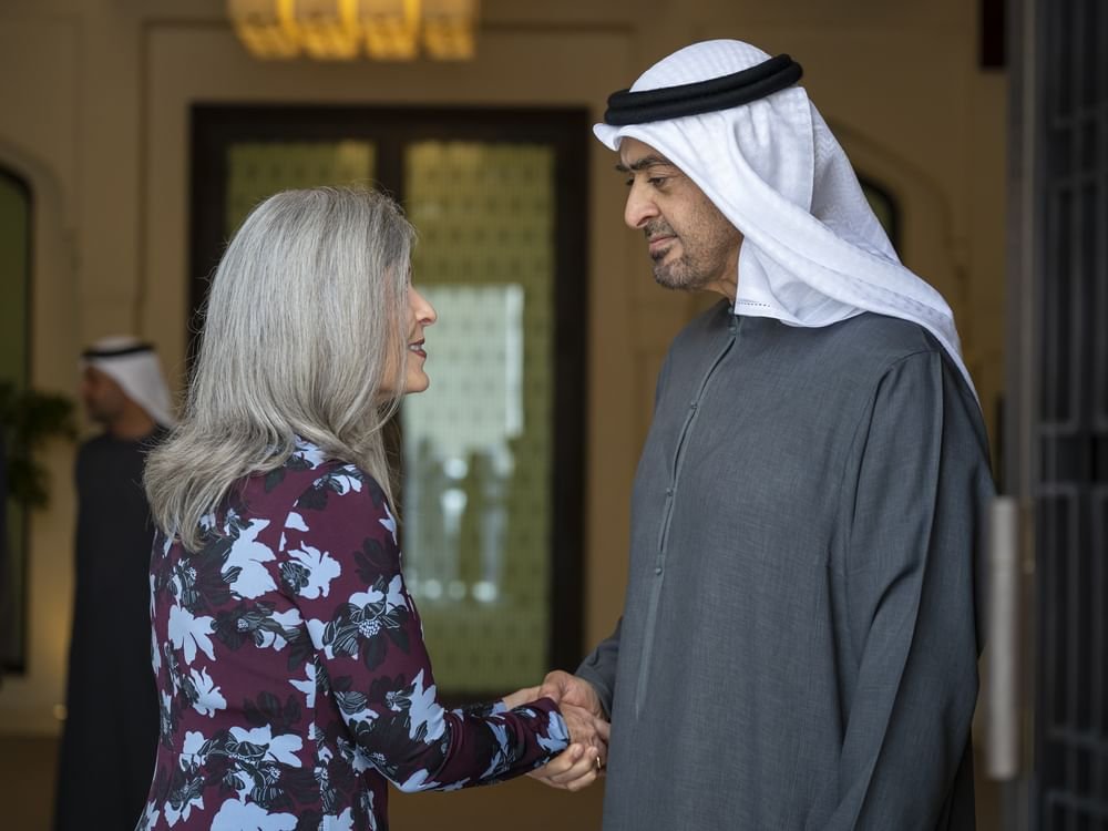 رئيس الدولة يستقبل السيناتور جوني إيرنست 1 رئيس الدولة يستقبل السيناتور جوني إيرنست