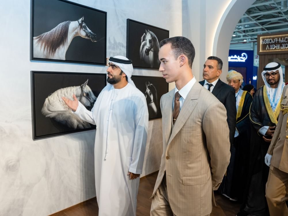 ولي عهد المملكة المغربية يفتتح معرض جائزة سمو الشيخ منصور بن زايد آل نهيان لتصوير الخيل العربي 1 ولي عهد المملكة المغربية يفتتح معرض جائزة سمو الشيخ منصور بن زايد آل نهيان لتصوير الخيل العربي