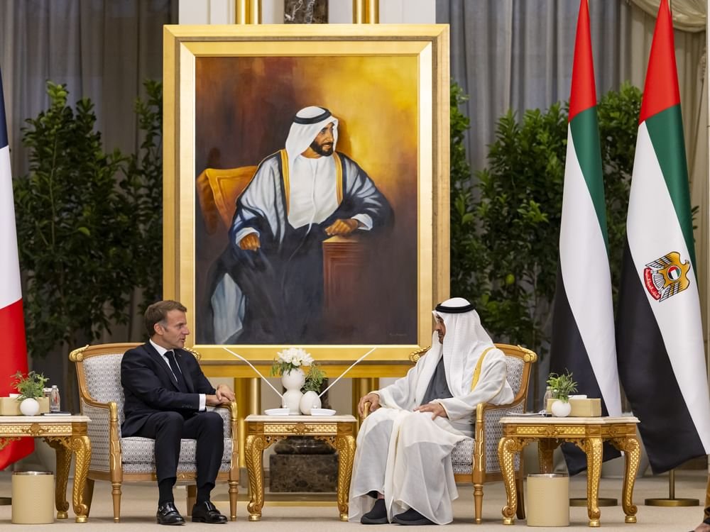 رئيس الدولة والرئيس الفرنسي يبحثان علاقات التعاون والتطورات الإقليمية 1 رئيس الدولة والرئيس الفرنسي يبحثان علاقات التعاون والتطورات الإقليمية