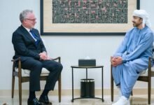 عبدالله بن زايد والسكرتير الرئيسي لرئيس الوزراء الكندي يبحثان تعزيز علاقات التعاون والشراكة بين البلدين
