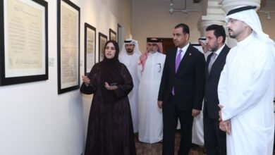 القنصل العراقي يزور ملتقى الشارقة للخط ويشيد بلوحة "سورة الرحمن" الفائزة 4 القنصل العراقي يزور ملتقى الشارقة للخط ويشيد بلوحة "سورة الرحمن" الفائزة