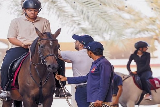 نادي دبي لسباق الخيل يستقبل الدفعة الثانية من برنامجه التعليمي 1 نادي دبي لسباق الخيل يستقبل الدفعة الثانية من برنامجه التعليمي