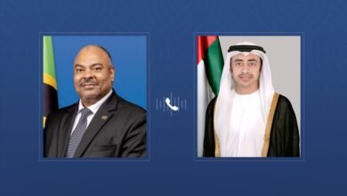 عبدالله بن زايد ووزير خارجية تنزانيا يبحثان هاتفياً العلاقات الثنائية والتطورات الإقليمية والدولية