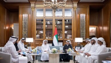 حمدان بن زايد يستقبل وفداً من مجموعة سِرح ويوجّه بتنفيذ مشاريع تنموية لخدمة أهالي جزيرة دلما