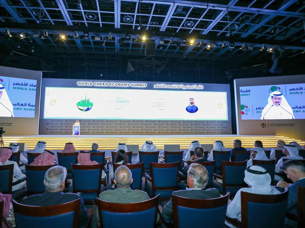 القمة العالمية للاقتصاد الأخضر تكرس ريادة الإمارات في تحويل العمل المناخي لقطاع استثماري واعد 1 القمة العالمية للاقتصاد الأخضر تكرس ريادة الإمارات في تحويل العمل المناخي لقطاع استثماري واعد