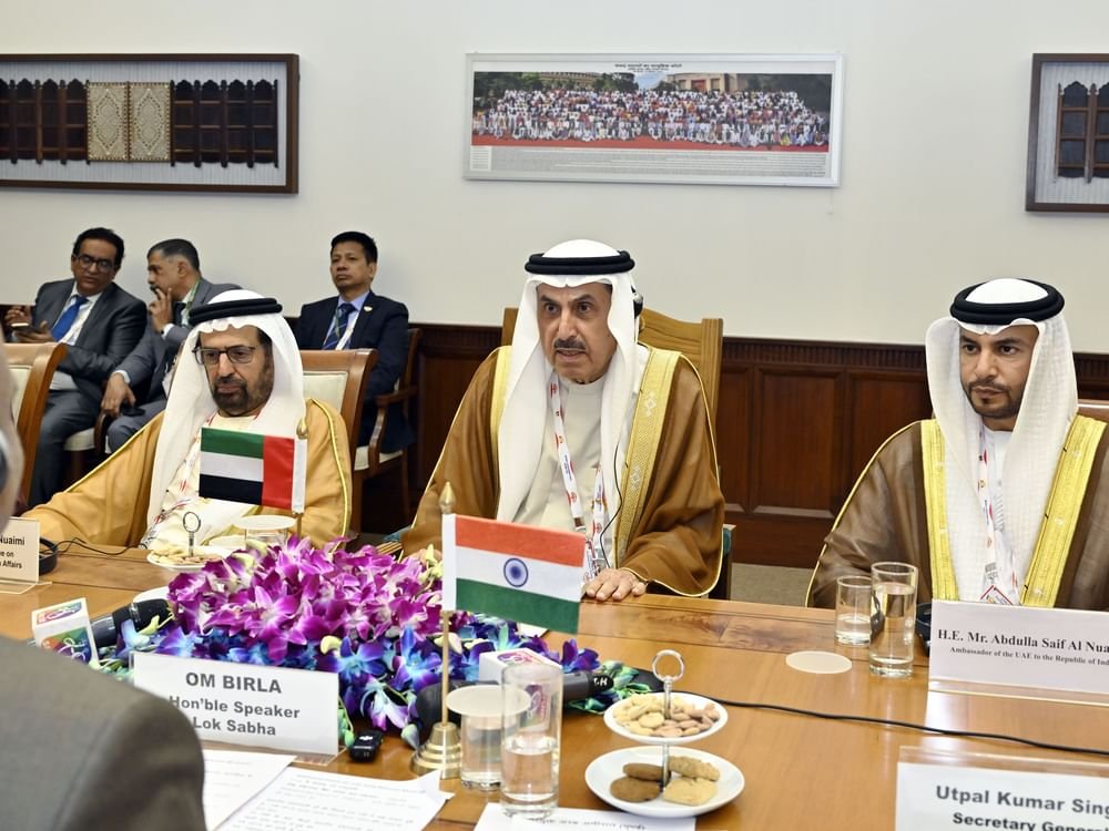 صقر غباش يبحث مع رئيس مجلس الشعب الهندي التعاون البرلماني بين البلدين 1 صقر غباش يبحث مع رئيس مجلس الشعب الهندي التعاون البرلماني بين البلدين