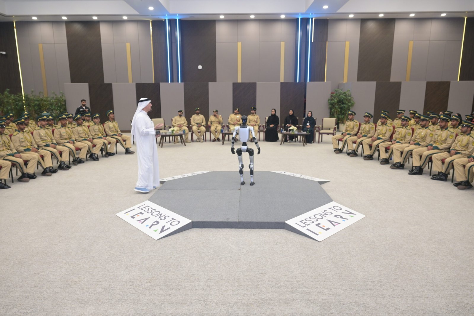 أكاديمية شرطة دبي تُنظم جلسة حول الذكاء الاصطناعي والروبوتات 1 شرطة دبي