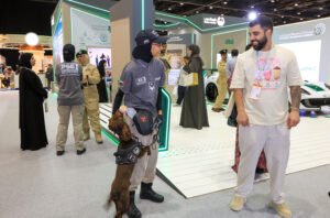 شرطة دبي تُبرز مواهب أصحاب الهمم وإبداعاتهم ضمن مبادرة "بأناملنا نبدع"