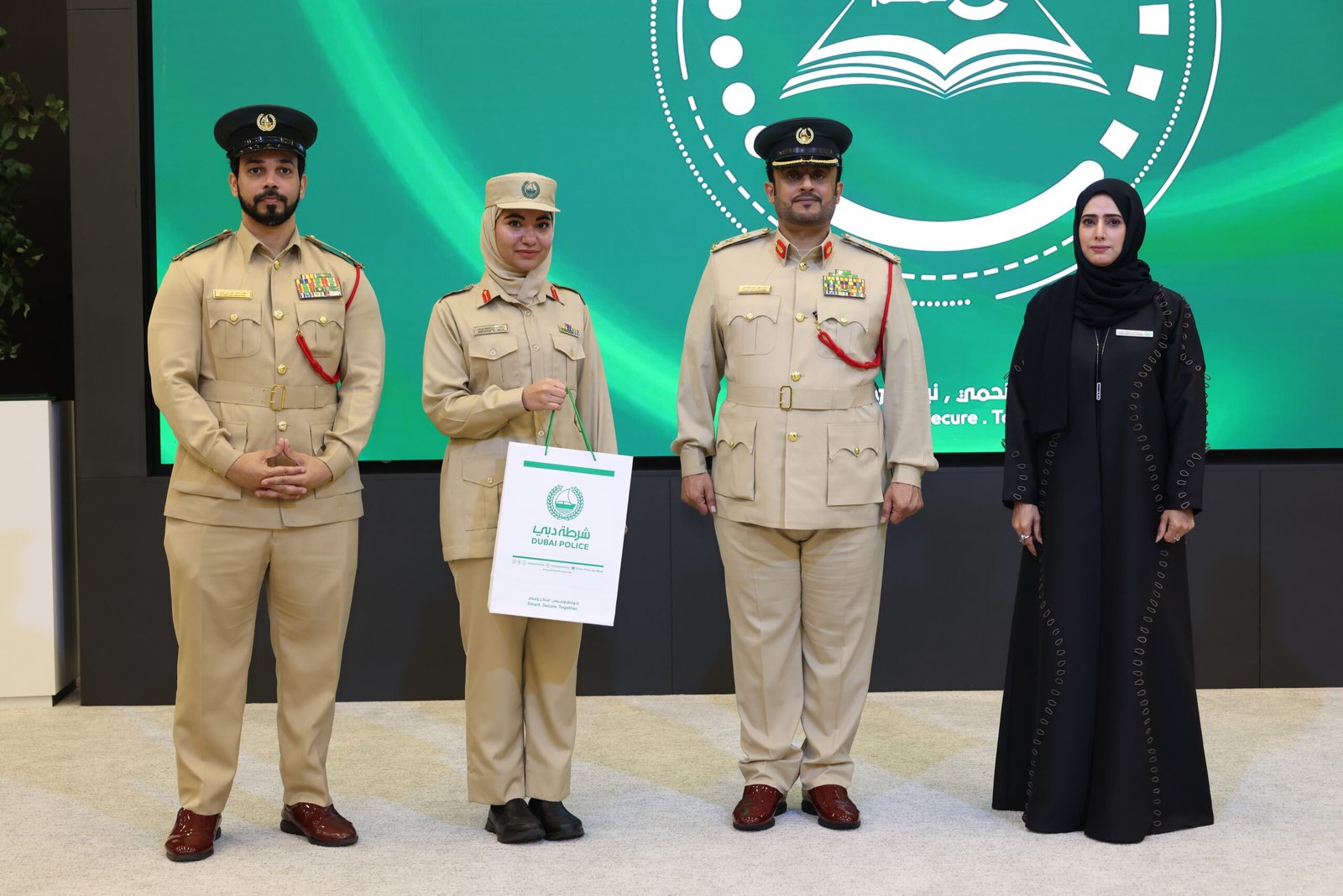 شرطة دبي تحتفي بالمعلمين وتكرّم أصحاب العطاء ضمن مبادرة "أثر" 1 شرطة دبي