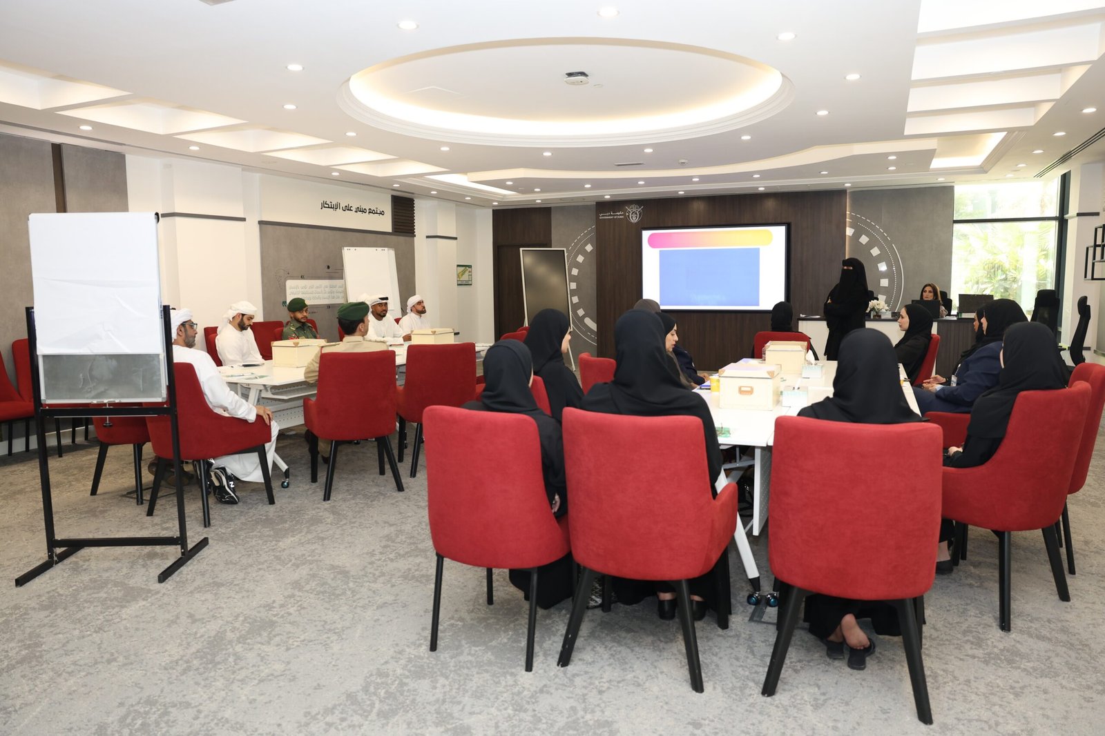 شرطة دبي تعزز كفاءة كوادرها في التعامل مع ضحايا الاتجار بالبشر بالتعاون مع "دبي لرعاية النساء والأطفال" 1 شرطة دبي